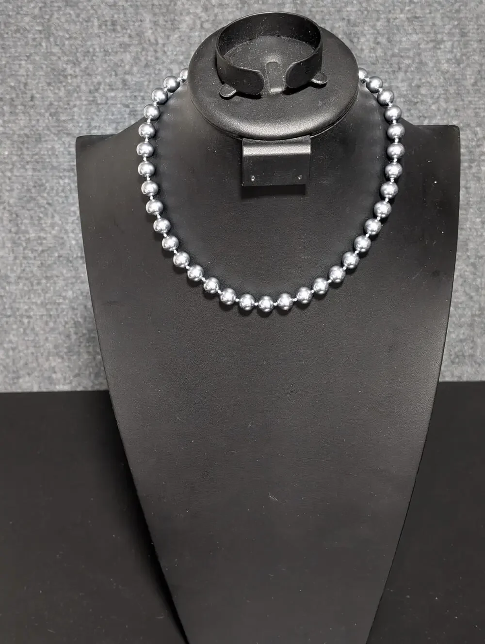 Silver Glass Beaded Necklace With Magnetic Clasp